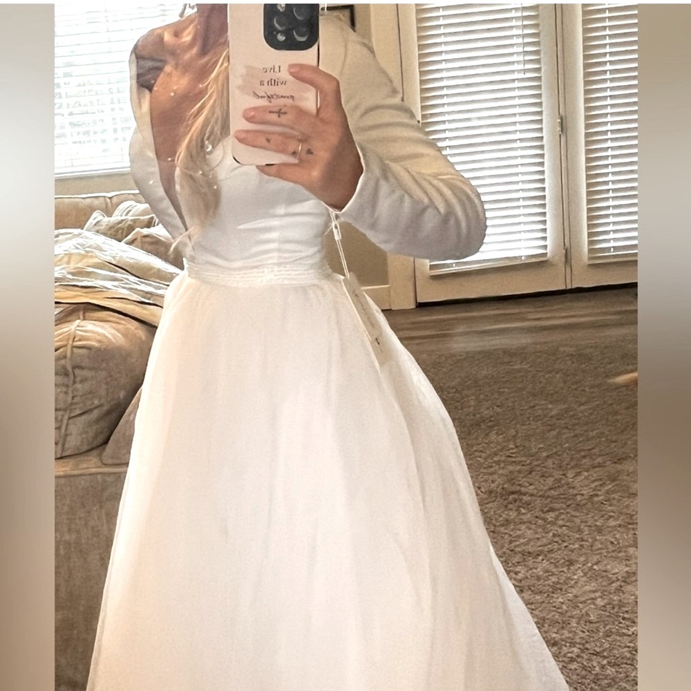 Gown - Picture 4 of 11